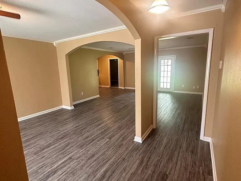 5830 Effingham Dr — Photo 14