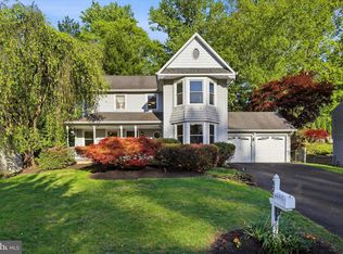 625 S Sweetwater Dr, Feasterville Trevose, PA 19053