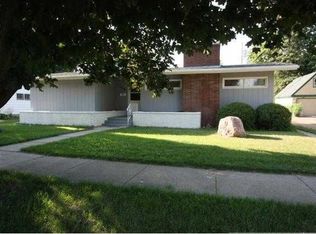 416 2nd St W, Chaska, MN 55318