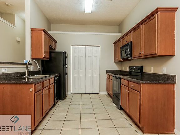 4th image of 572 Rose Cottage Cir