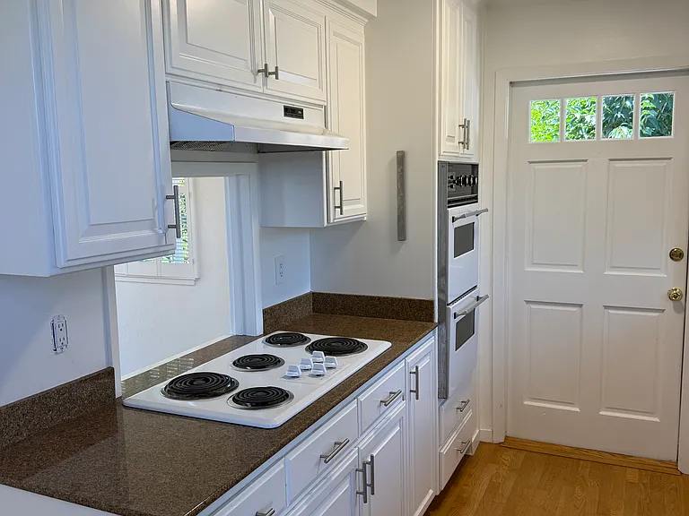 35 Longwood Dr — Photo 15