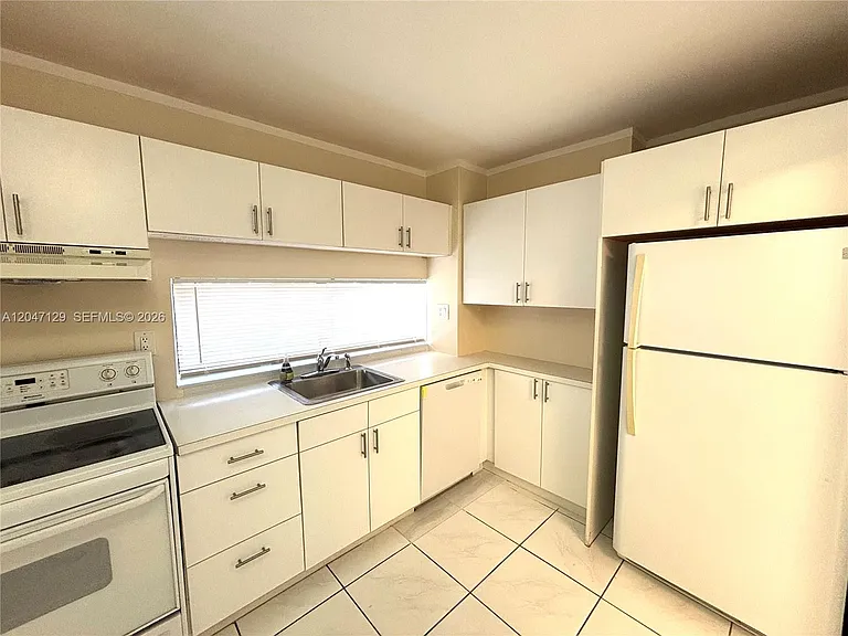 17011 N Bay Rd #1018 — Photo 5