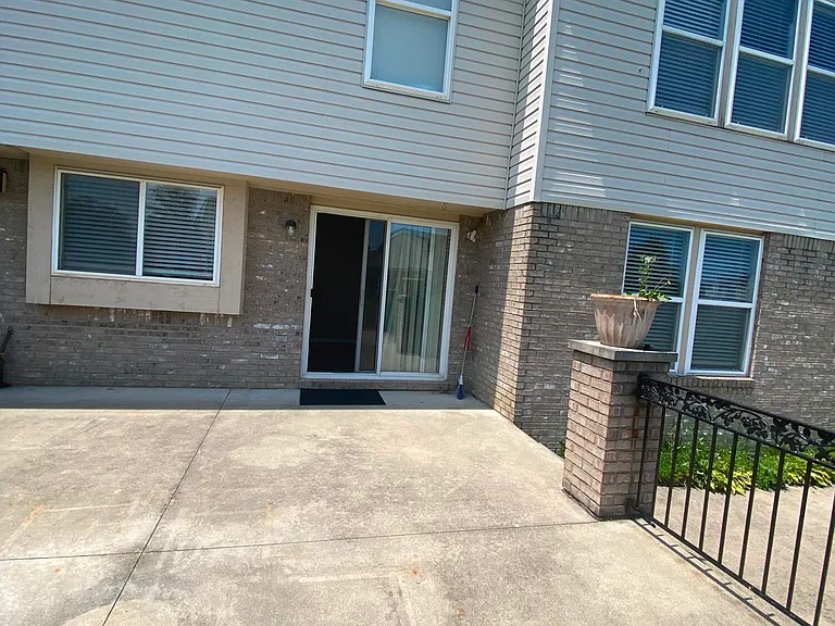 4677 NE Clover Rd — Photo 3