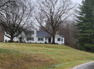 45 Windrush Dr, Moreland Hills, OH