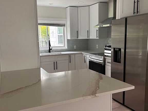4th image of 10206 N Oakleaf Ave