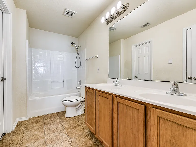 15407 Dorothy Nell Dr — Photo 8