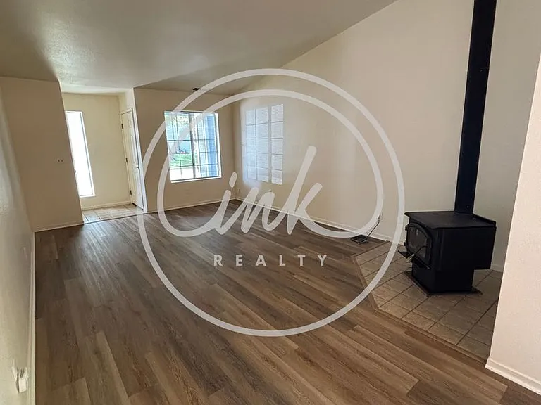 1294 Alicia Cir — Photo 3