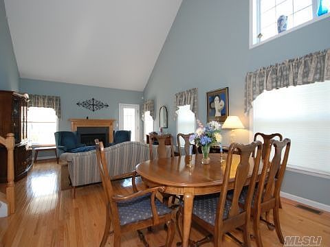 3rd image of 35 Avery Ln