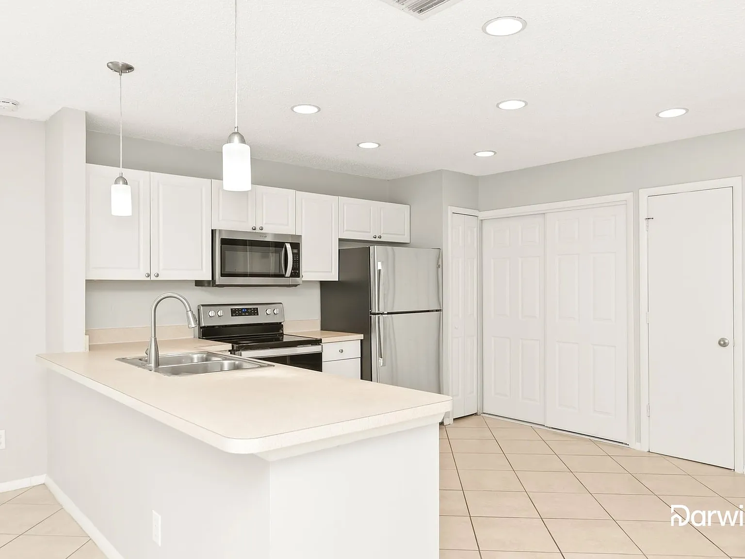 3 bed, 2.0 bath, 1242 sqft, $2,565 — Photo 4