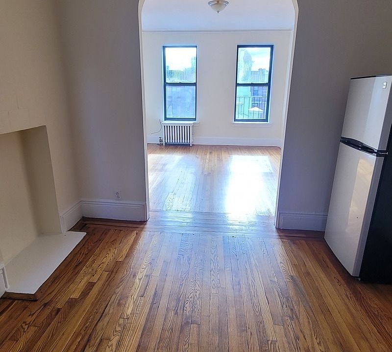 1st image of 196 W 10th St APT 5C