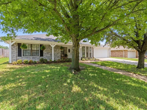 7308 Shady Hollow Ln, North Richland Hills, TX 76182