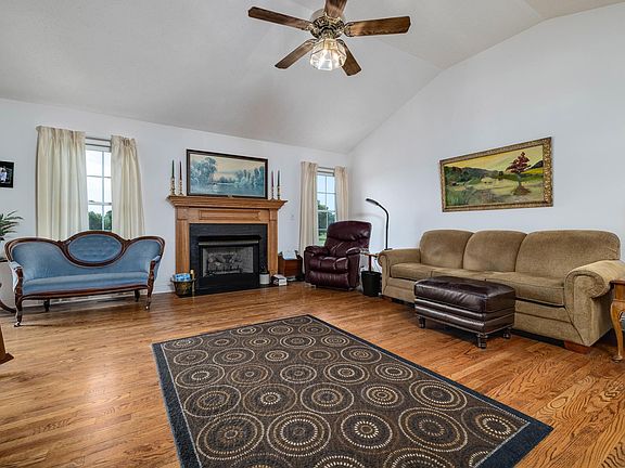 4th image of 2915 Nutmeg Ct
