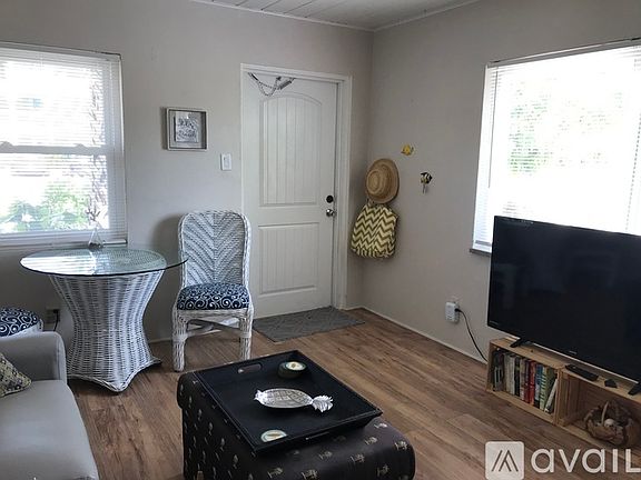 2nd image of 410 S Miramar Ave #1