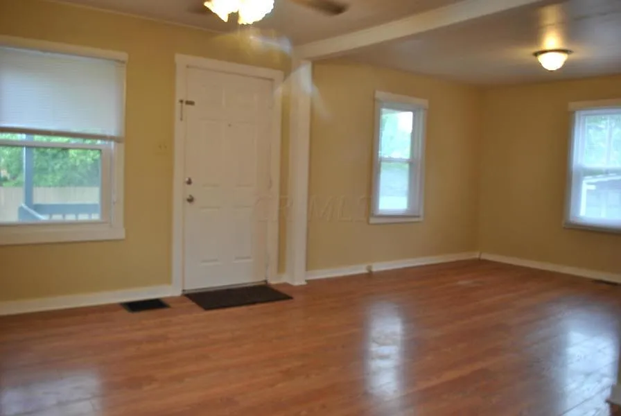 1110 Maplewood Rd photo 1