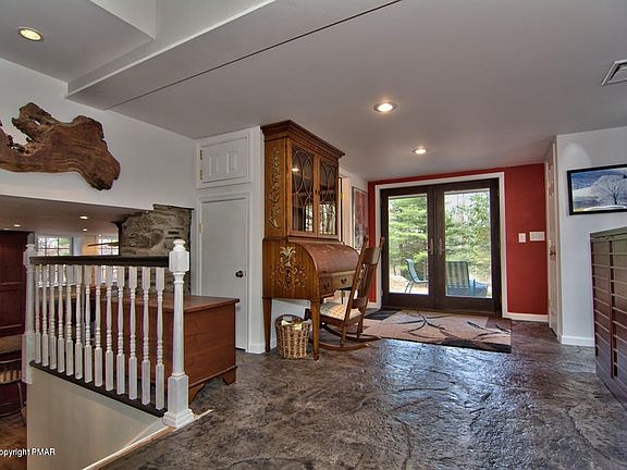 4th image of 203 Goldenrod Ln