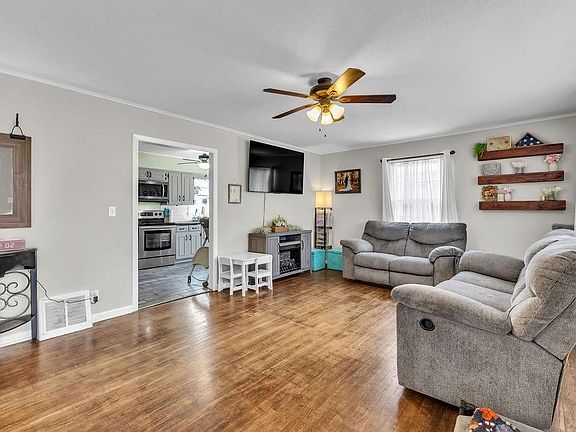 4th image of 3114 Gene Field Rd