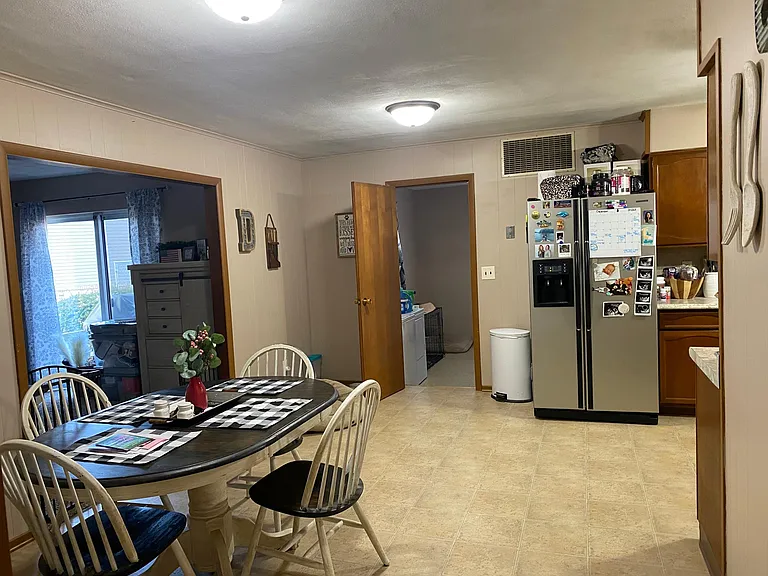 511 N Cherry St — Photo 9