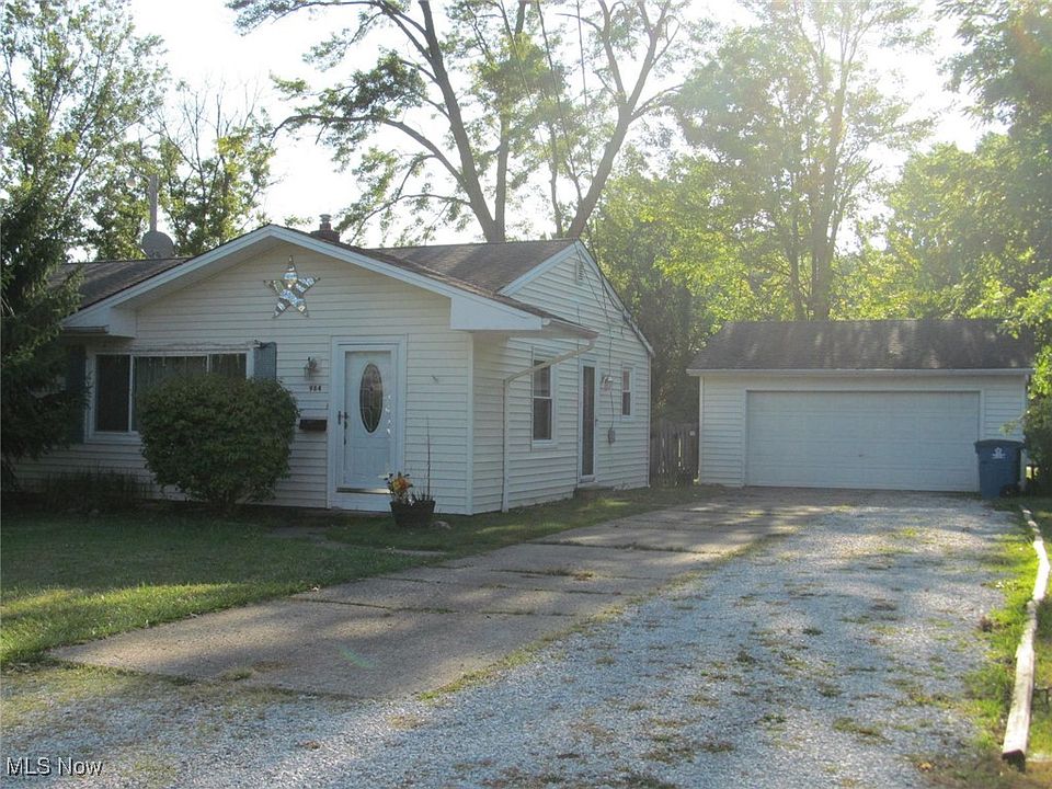 1st image of 984 Eastlake Dr