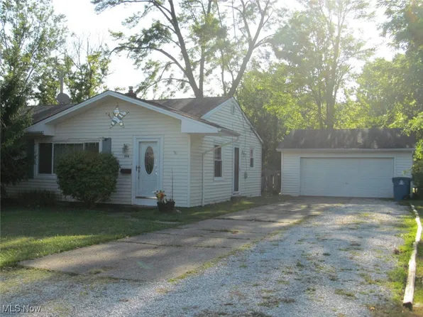 984 Eastlake Dr, Eastlake, OH 44095