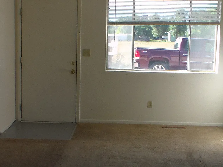 Large 2 Bedroom Rental — Photo 7