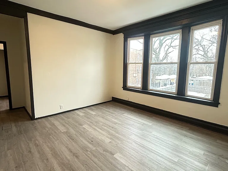 841 W 61st St #2 — Photo 3