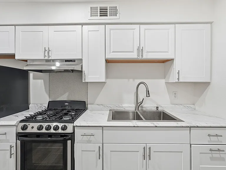 1329 N 48th St #5 — Photo 7