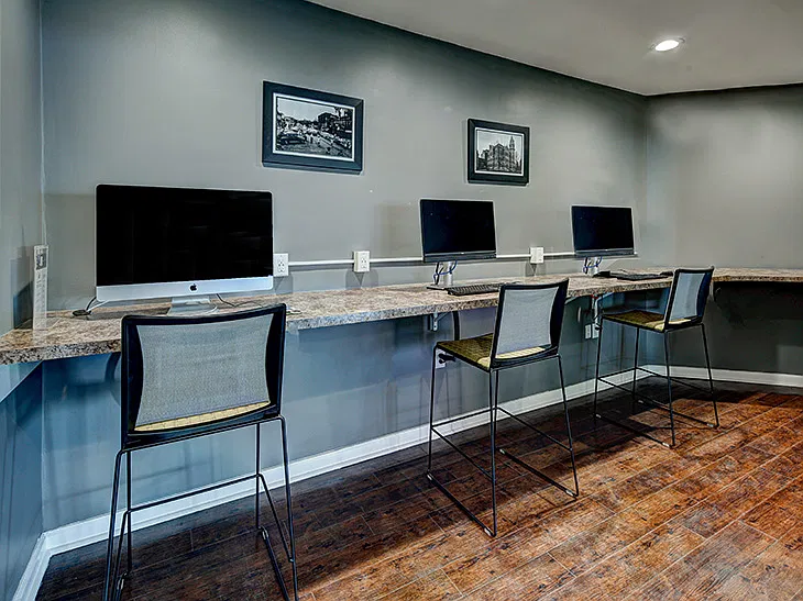 Peninsular Place Apartments — Photo 13