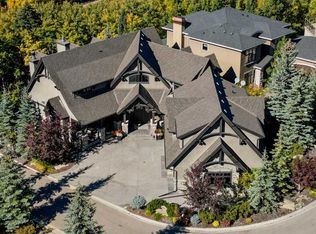 31 S Spring Valley Hts SW, Calgary, AB T3H0M3