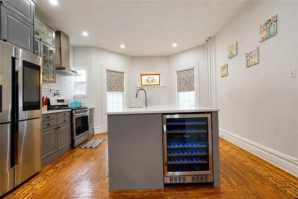 1112 Beverley Road — Photo 4