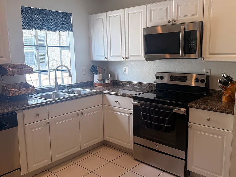 4208 Northampton Dr — Photo 9