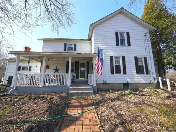 1102 Pletcher Rd, Youngstown, NY 14174