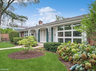 715 Carriage Hill Dr, Glenview, IL