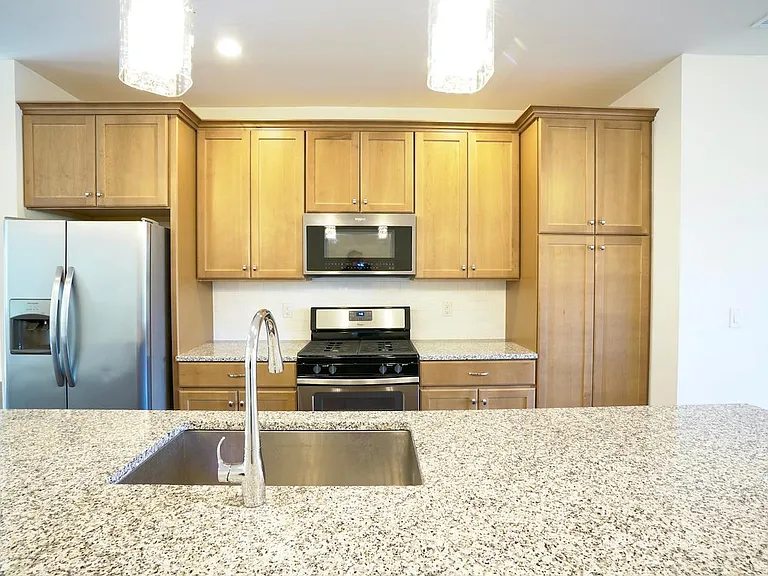 813 Lakeview Ct #44L — Photo 7