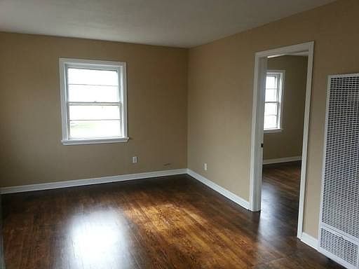 1st image of 907 W Towanda Ave