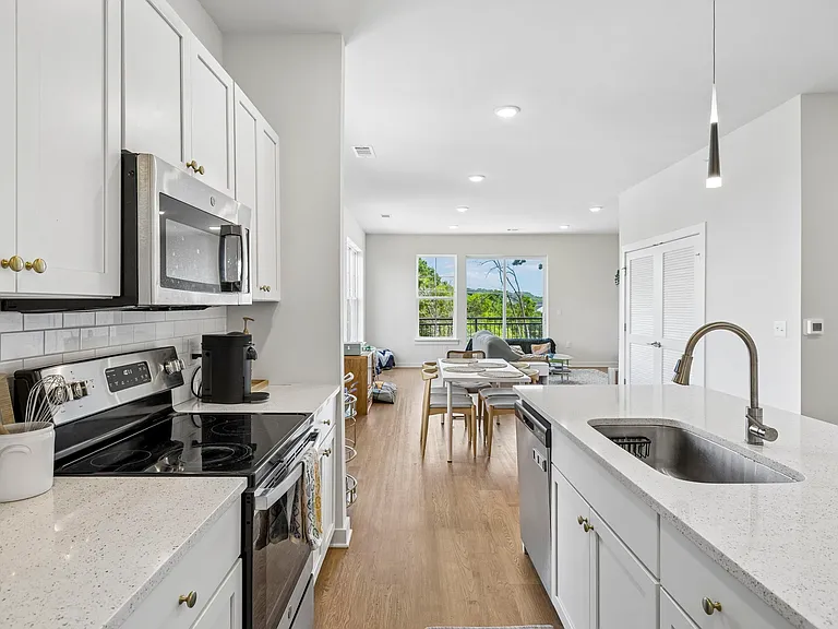 600 E Trinity Ln #208 — Photo 3
