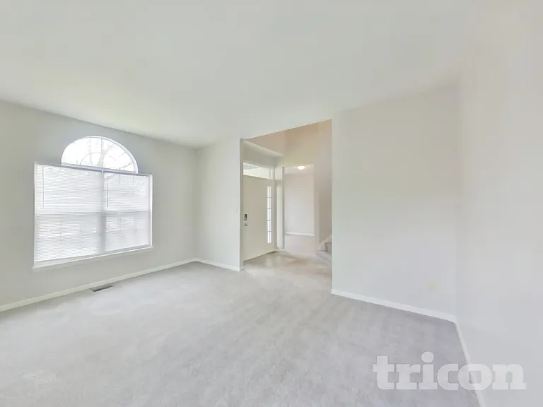 3127 Woodlane Ct — Photo 2