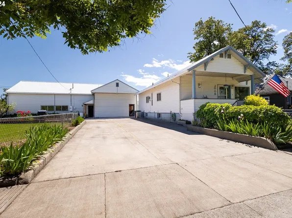 2009 N Spruce St, La Grande, OR 97850