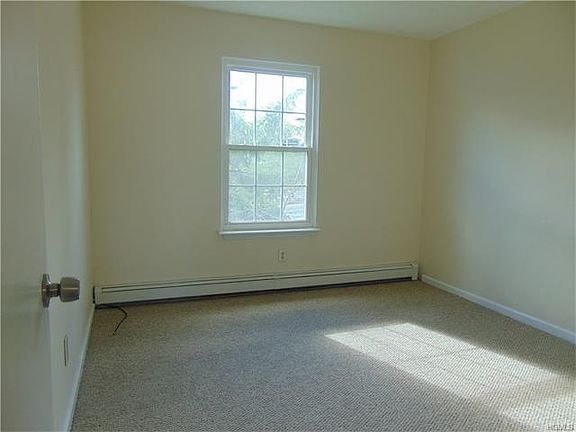 5th image of 13 Lexington Hl Unit 1
