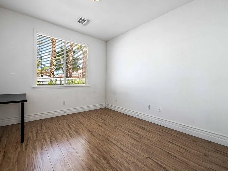 212 Waterton Lakes Ave — Photo 20