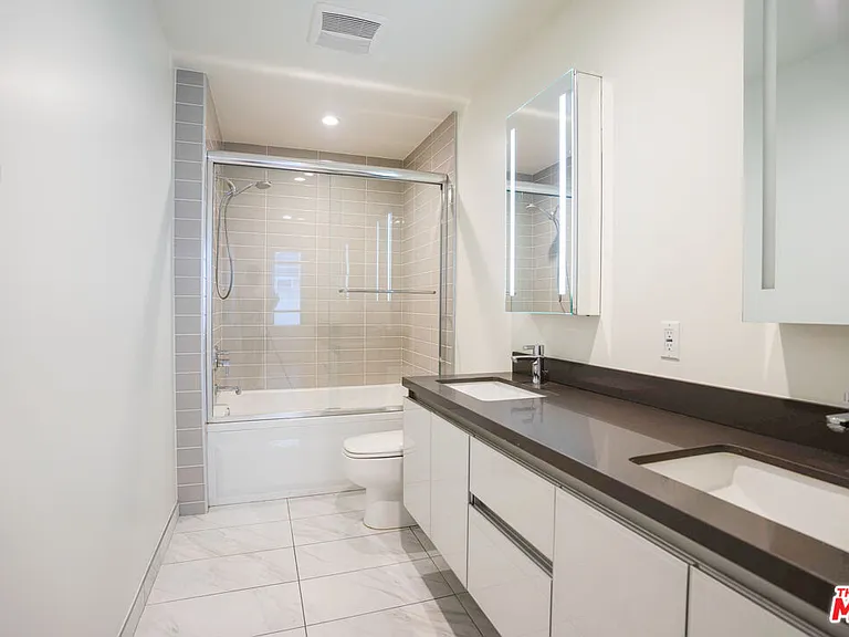 938 S Orange Grove Ave #201 — Photo 21