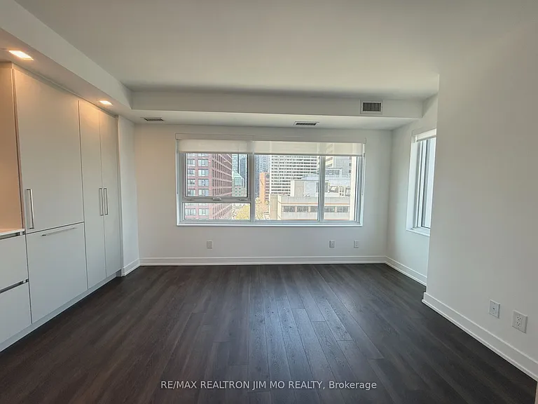 609 Sherbourne St #1104 — Photo 5