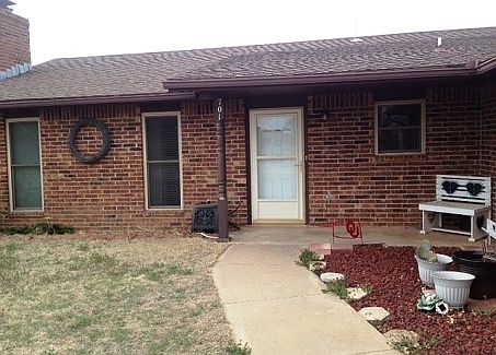 2nd image of 701 Hillcrest Dr