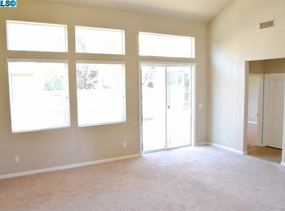 3rd image of 3826 W Prescott Ave