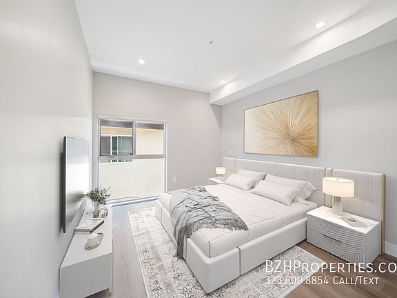 3rd image of 1223 N Hayworth Ave #12B