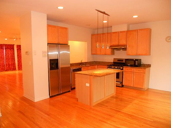 2nd image of 4530 S Woodlawn Ave Unit 202