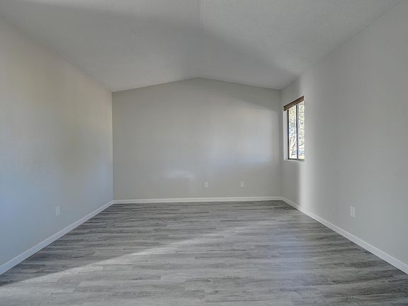 4th image of 119 Saffin Dr SE