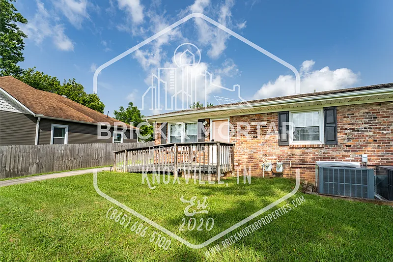2 bed, 1.0 bath, 1620 sqft, $2,015 — Photo 2