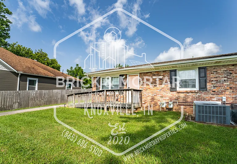 2407 Holbrook Dr — Photo 2