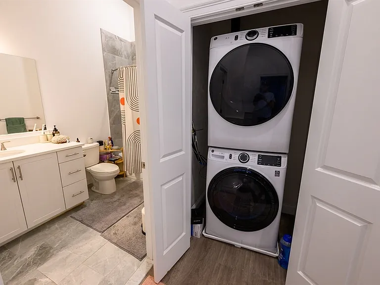 320 Middlesex Ave #B403 — Photo 11