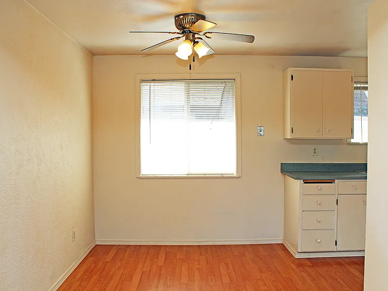 4110-4116 N Willis Blvd — Photo 8